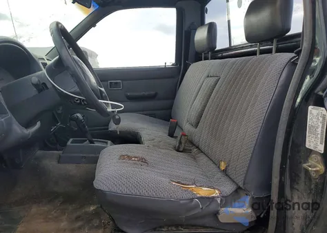 1996 Nissan Truck Base из США, поврежденный, VIN 1N6SD11S2TC357795